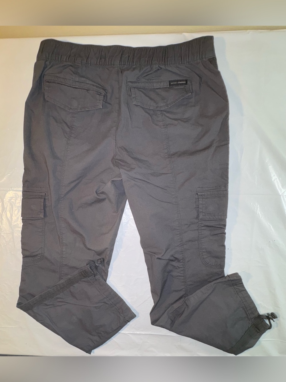 NWT Cargo Capris, 6 Pockets, Low Mid-Rise, Zip/Button Closure, Adjustable Hems - Picture 3 of 11
